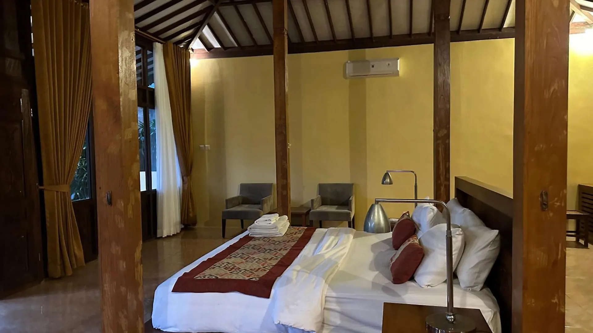 Kampoeng Joglo Abangan Ubud 3*, Ubud (Bali)