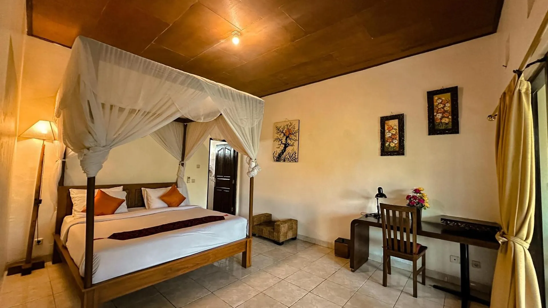 Kampoeng Joglo Abangan Ubud 3*,